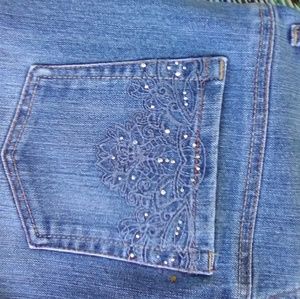 Blue jean capris by " Gloria Vanderbilt "